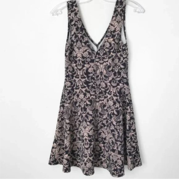 🛍 2 for $25! 🛍 Forever 21 - Damask Sleeveless Beige & Black Skater Dress - Picture 6 of 10